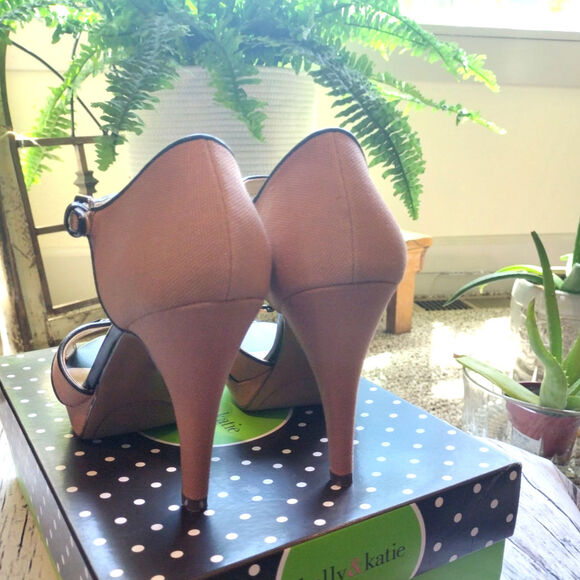 💸$14Kelly & Katie Women's 6.5 M Black Taupe Ankle strap High Heel Davina Style - Picture 4 of 5